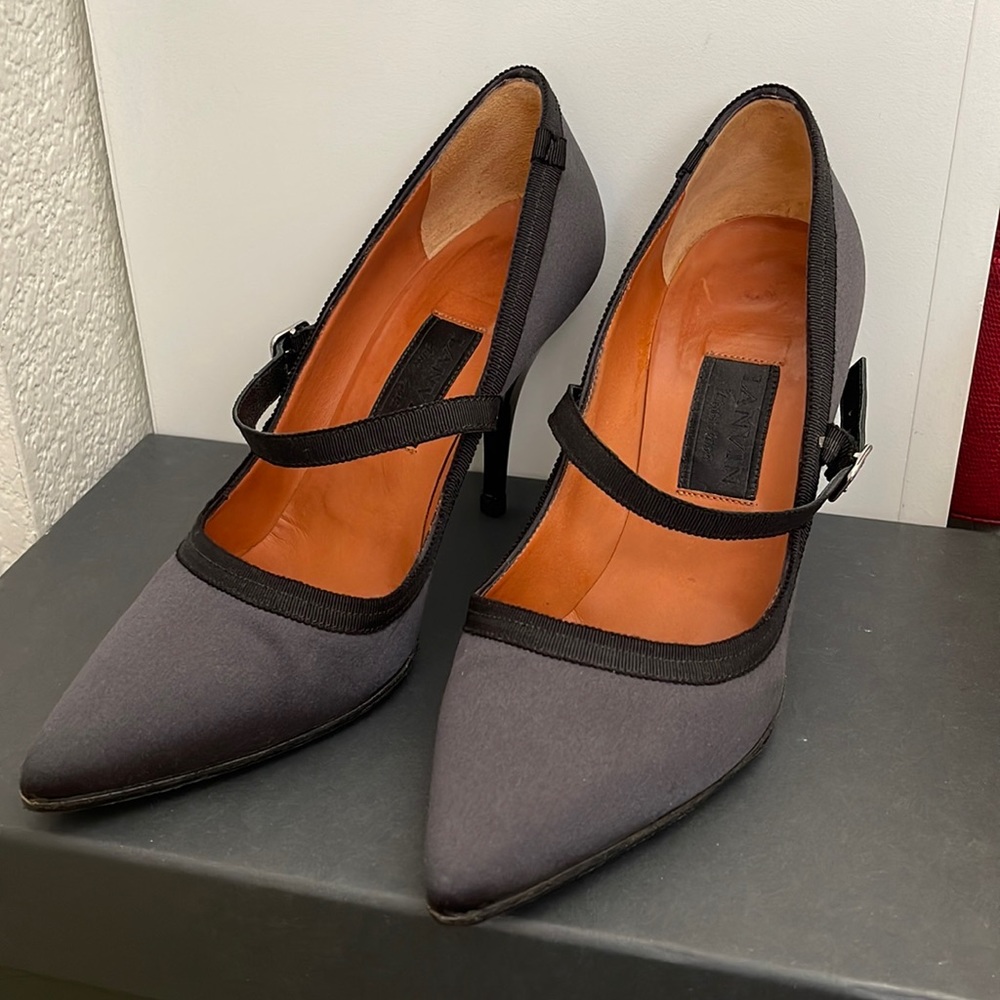 Pan in Mary Jane Pumps